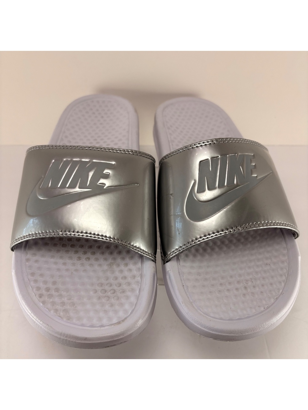 Nike Benassi JDI Slides White Wolf Grey Silver Women’s Size 8 343881-107